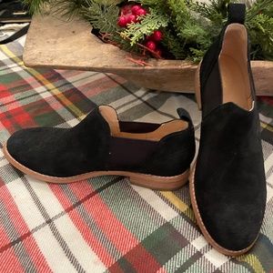 Clarks Suede 8.5